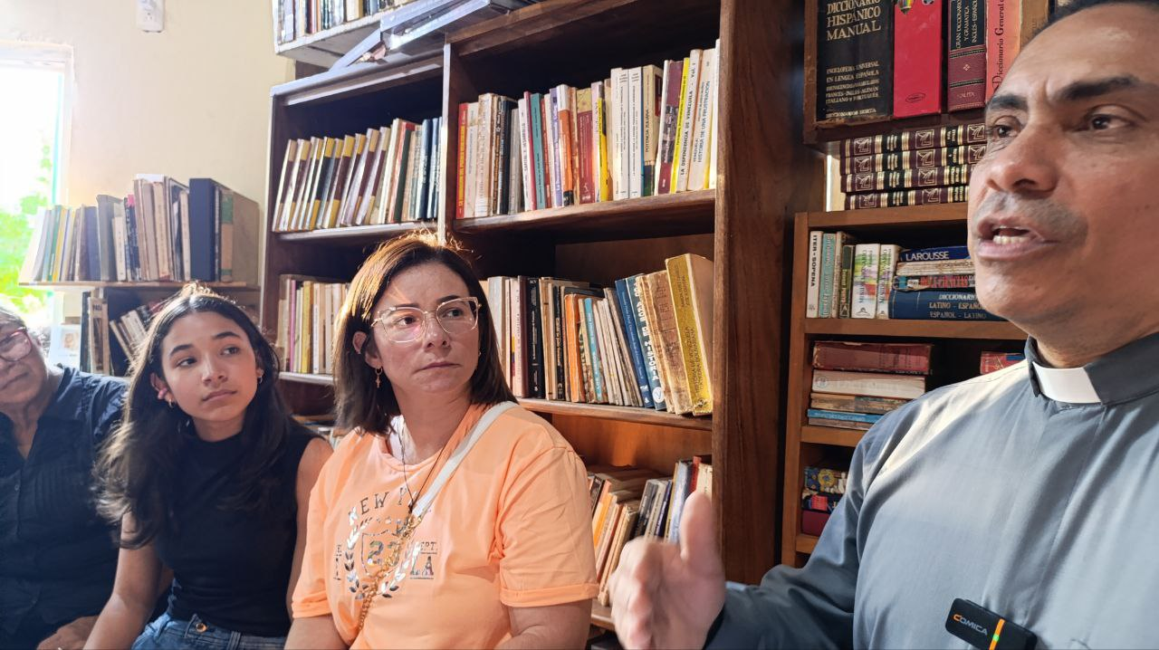 Lee más sobre el artículo Presentación del libro Acto de consagración al Corazón Inmaculado de María en Puerto de Libros de la Vereda del Lago