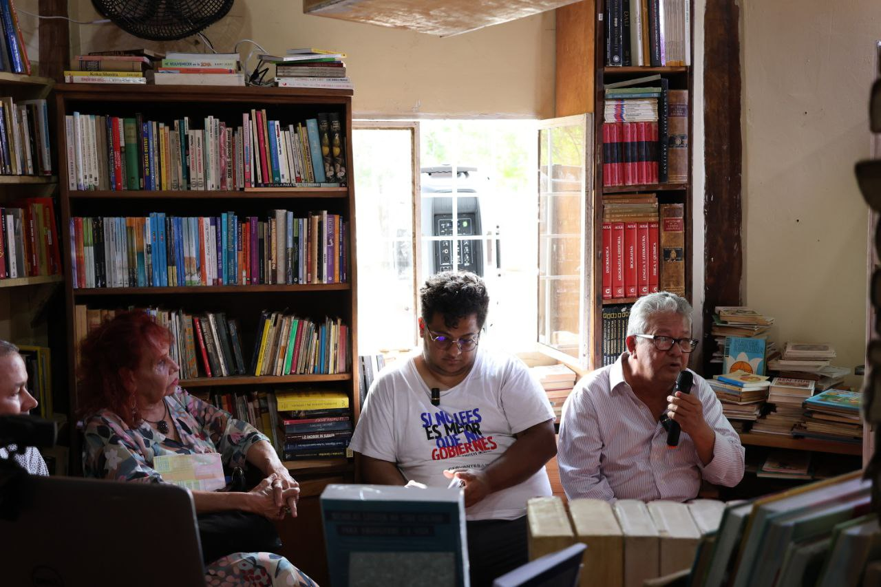 Lee más sobre el artículo Carlos E. Guillén V. presentó su libro sobre agroforestería en Puerto de Libros
