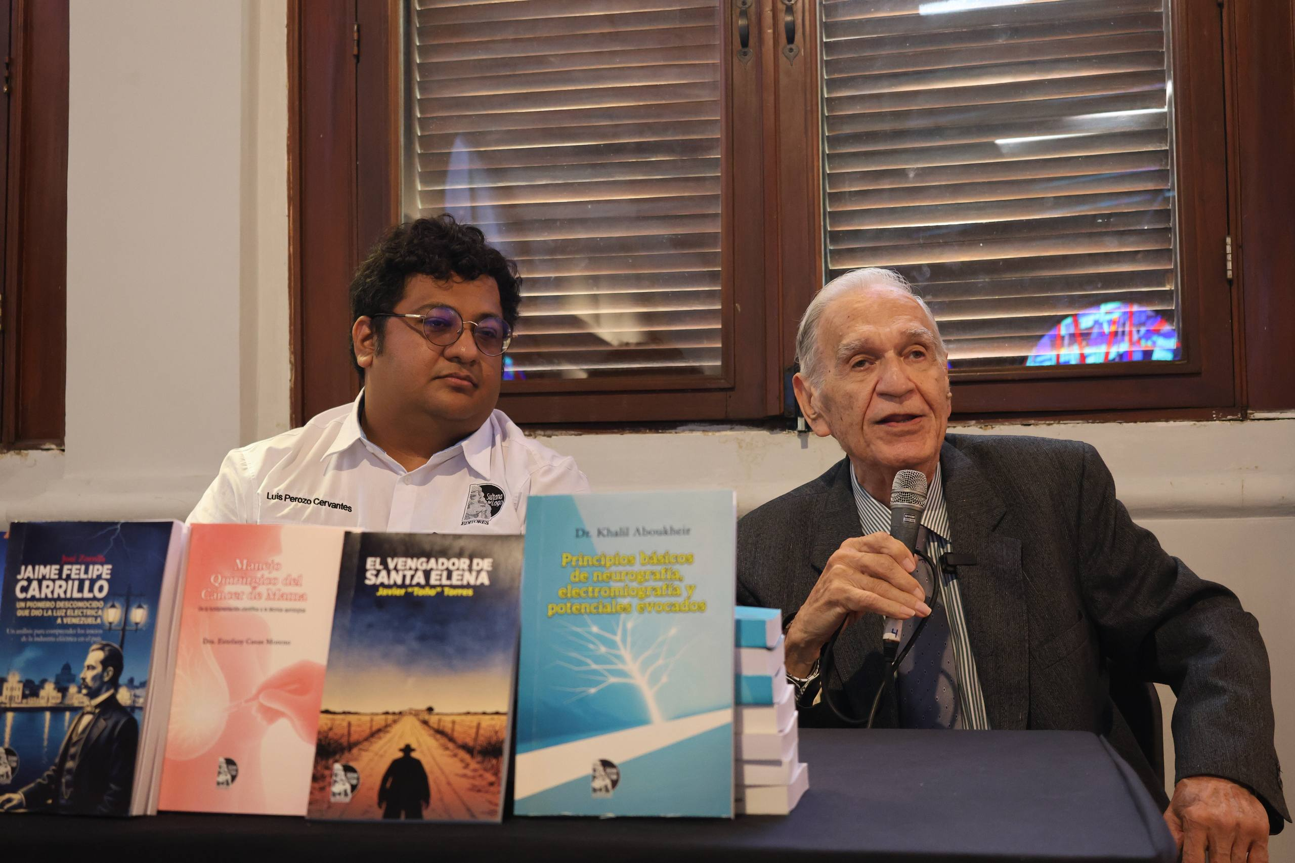 Lee más sobre el artículo El Dr. Khalil Abouker presenta su segundo libro sobre neurofisiología clínica, editado por Sultana del Lago